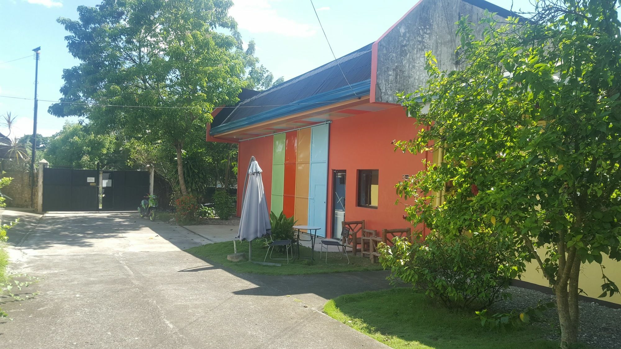 Mj'S Residences Garden Hotel Moalboal Exterior photo
